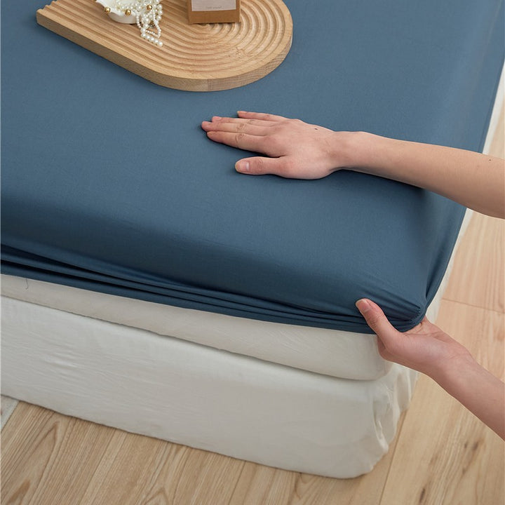 Elastic fitted sheet made of cotton jersey with extra deep pocket and all-around elastic