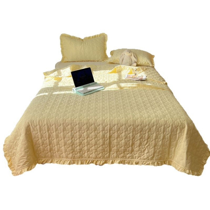 Quilted bedspread set with frill edge and heart quilting pattern