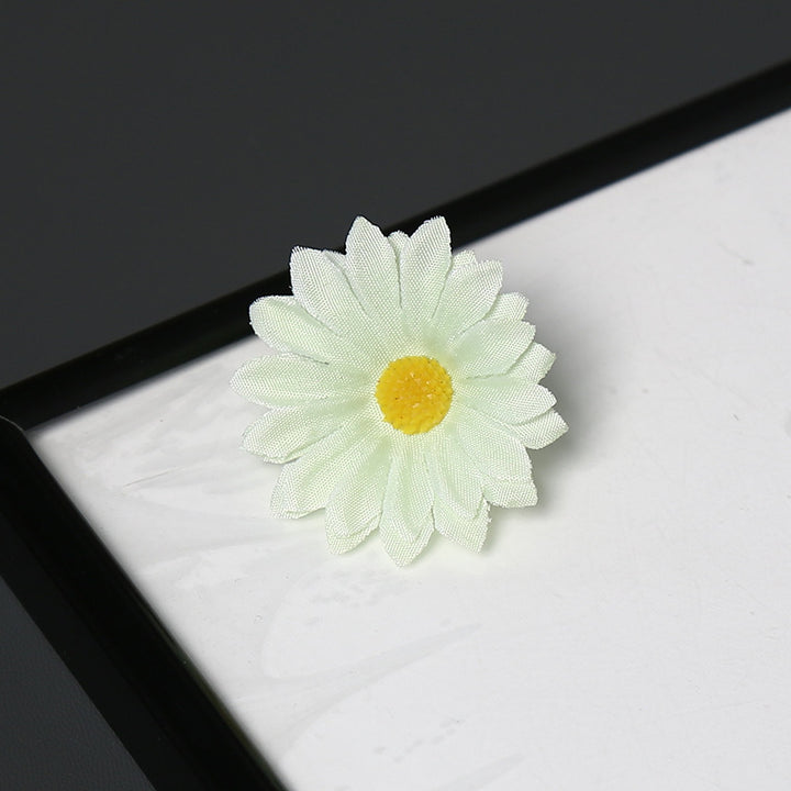 Elegant Fabric Daisy Flower Brooch for Decorative Wear