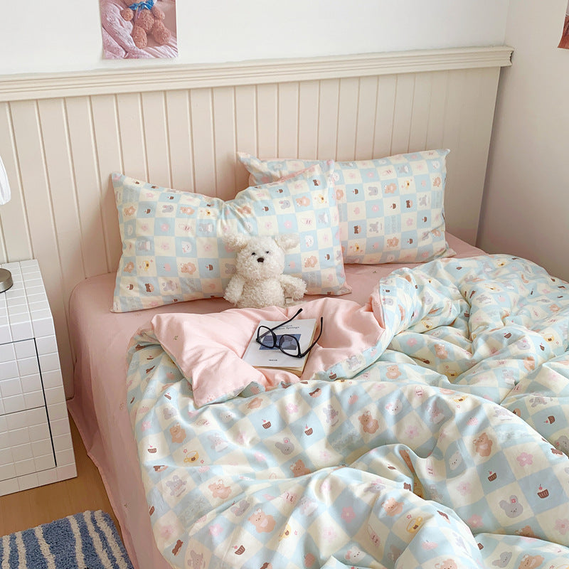 Cozy Cartoon Bear Print Bedding Set
