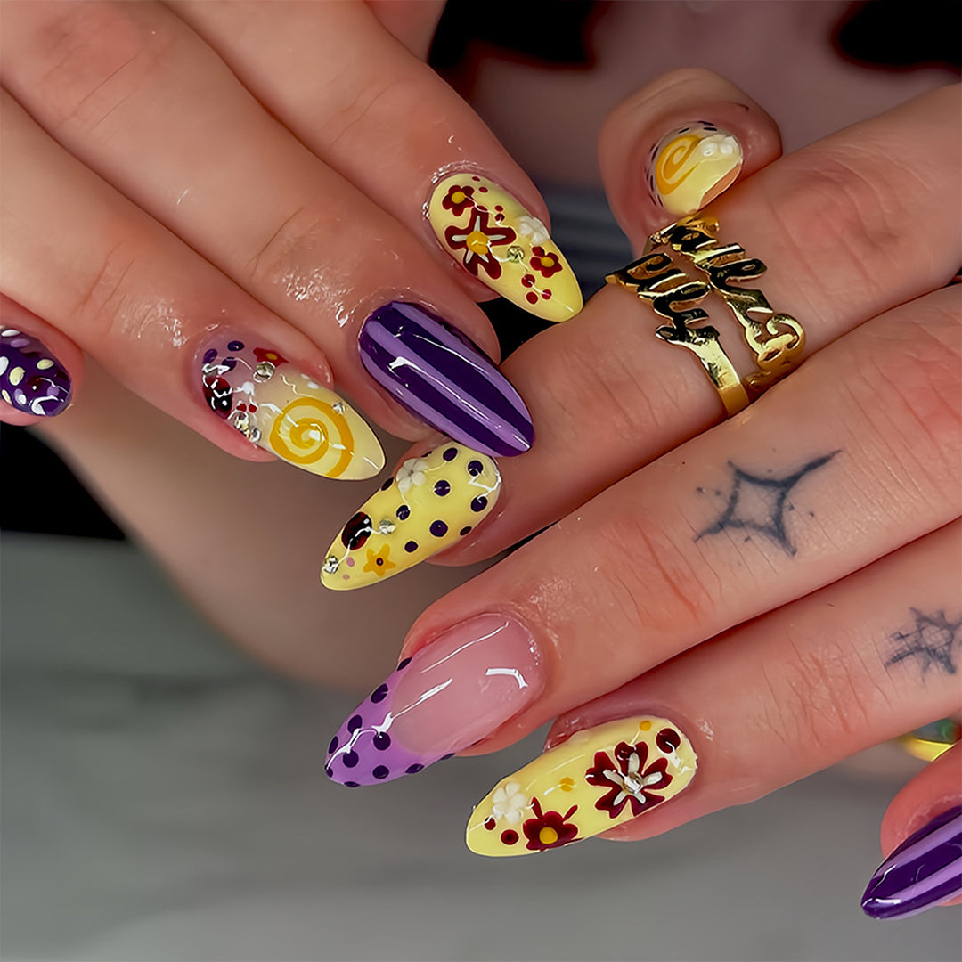 Artificial Fingernails with Floral and Geometric Design Stornfield