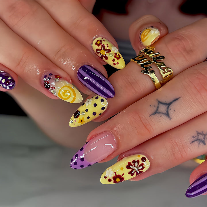 Artificial Fingernails with Floral and Geometric Design Stornfield