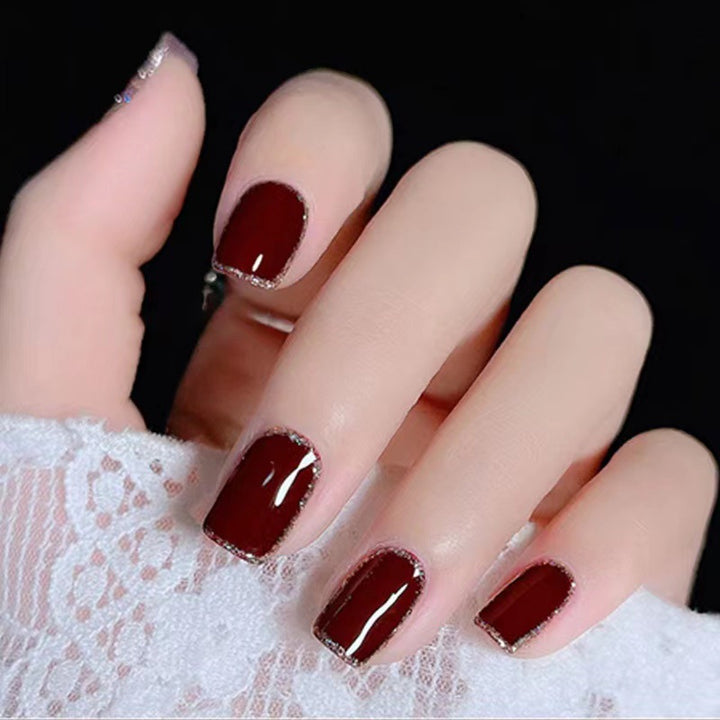 Elegant and sparkling nail art Stornfield