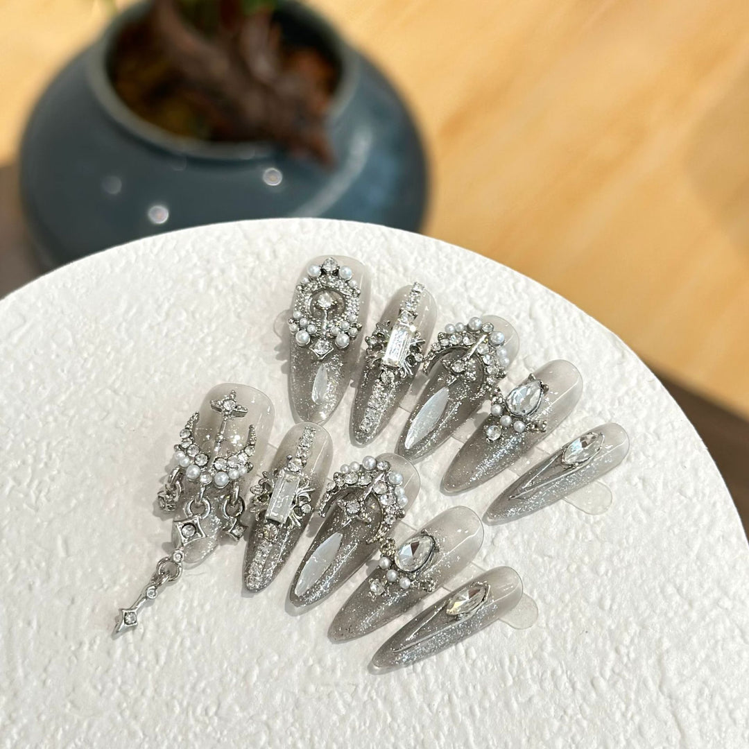 Luxurious Rhinestone-Embellished Press-On Nail Set