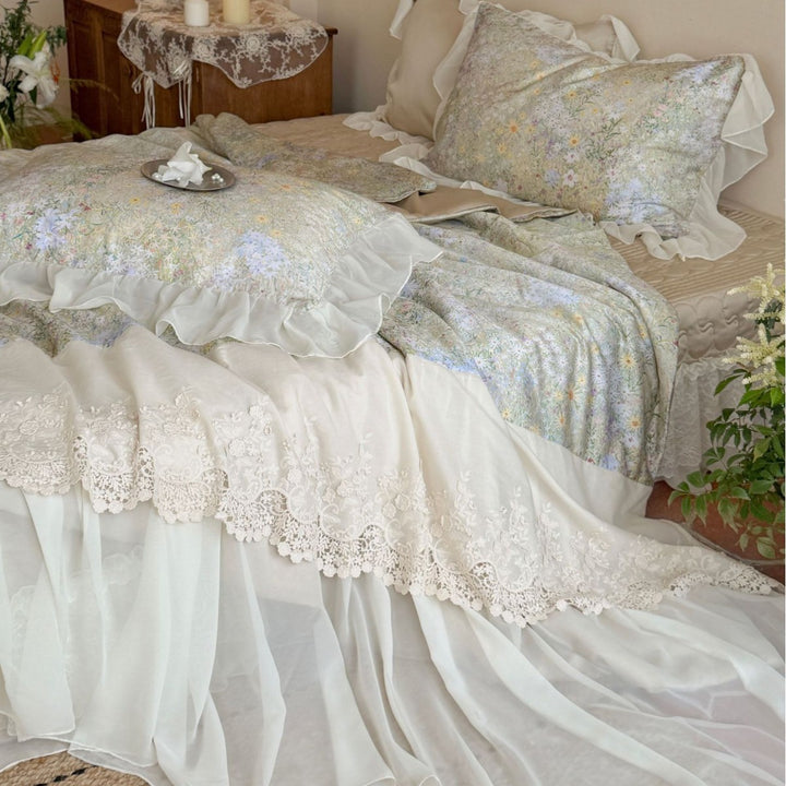 Romantic satin bedding set with ruffle and lace trimming