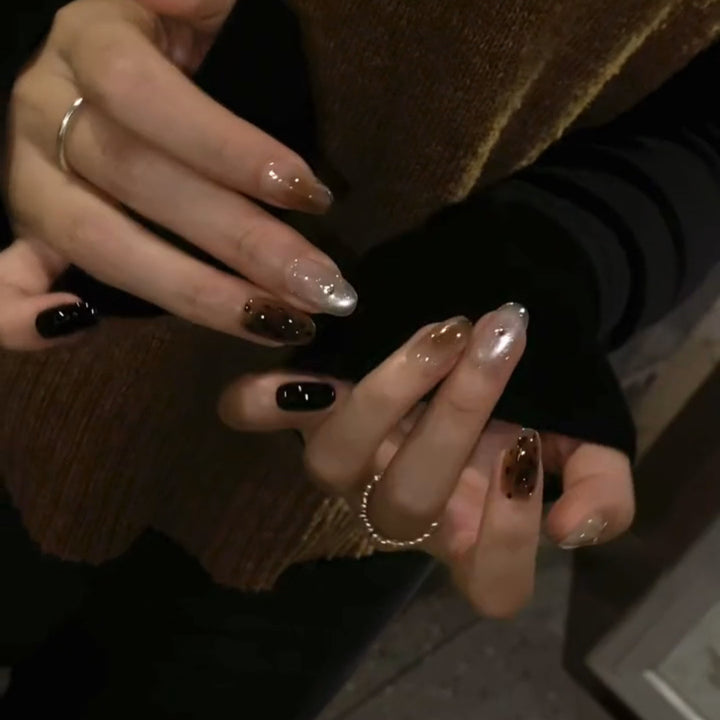 Artificial nail set with innovative ombre design and pattern Stornfield