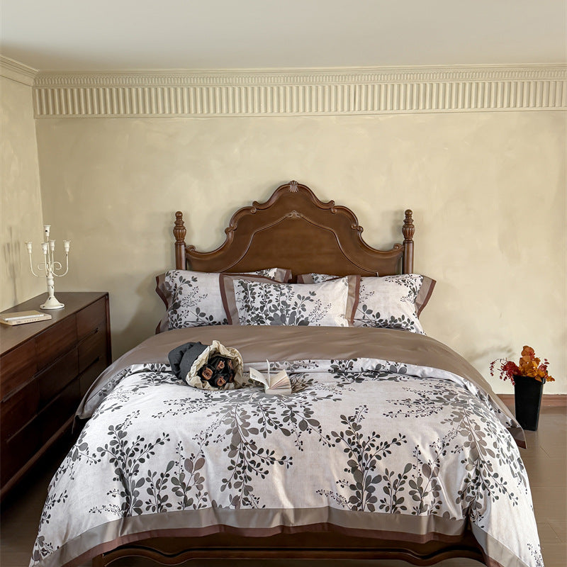 High-quality jacquard bedding set made of cotton satin with floral relief design and piped edge