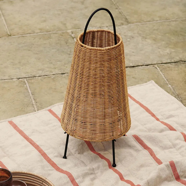 Elegant table lamp made of woven material Stornfield