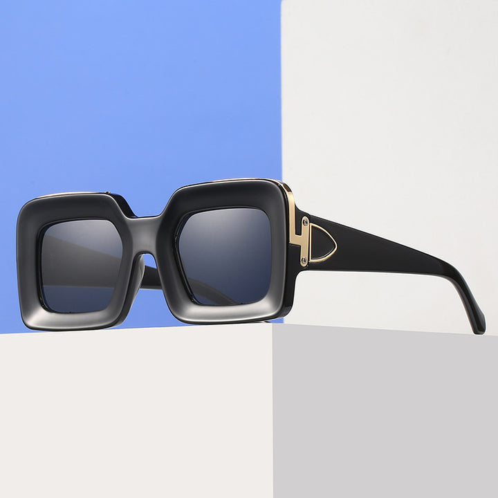 Women square sunglasses with luxurious design and golden accents Stornfield