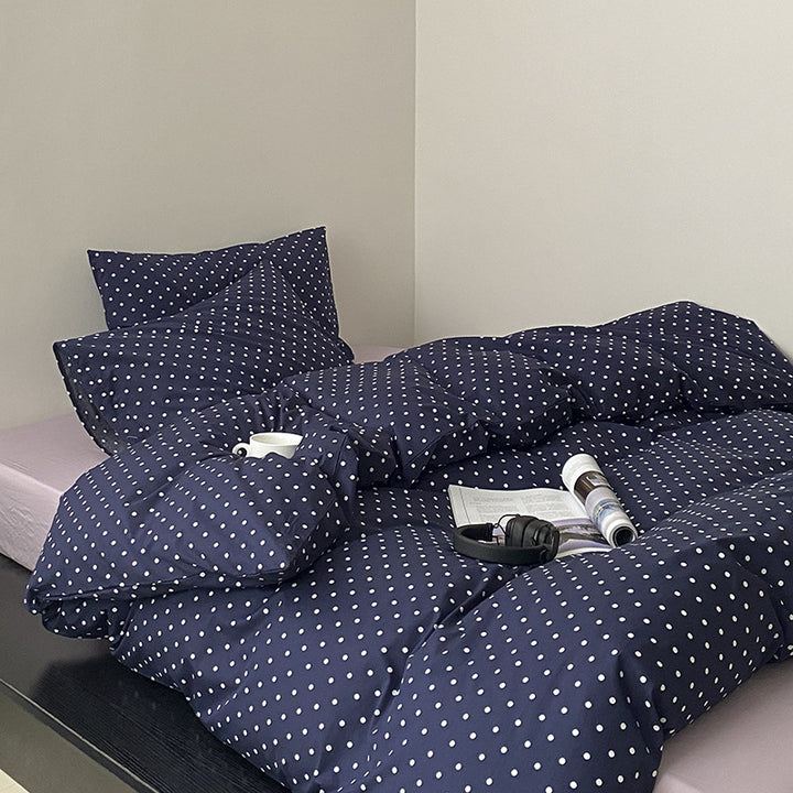 Cotton percale bedding set with minimalist polka dot pattern and hotel closure