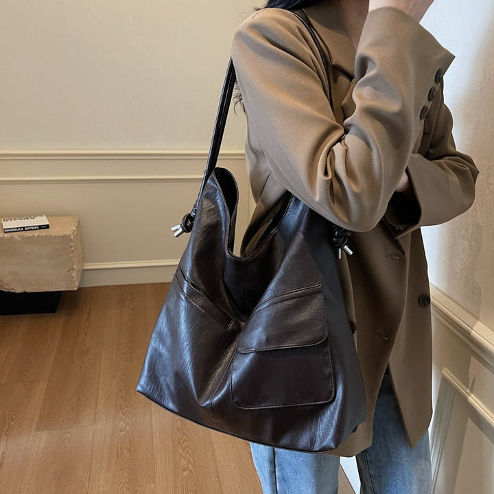 Casual tote bag with practical front pockets Stornfield