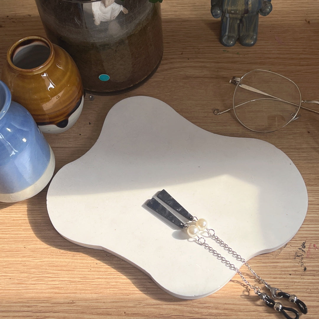 Chic Pearl and Chain Eyewear Holder Stornfield