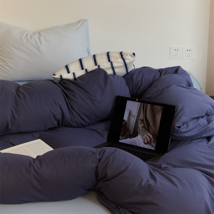 Bedding set made of cotton percale with striped pillowcase and smooth duvet cover