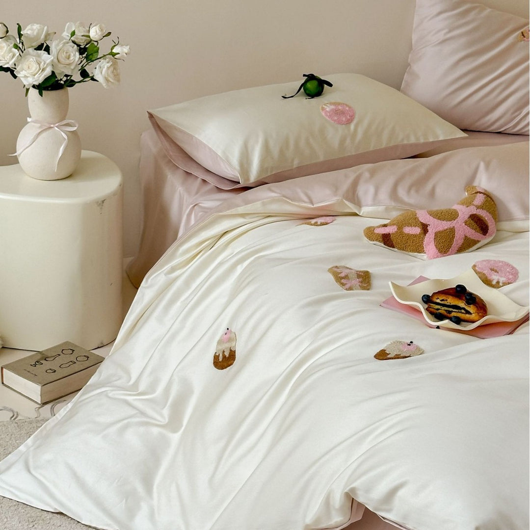 Cotton satin bed linen set with embroidered mini tartlet appliqués