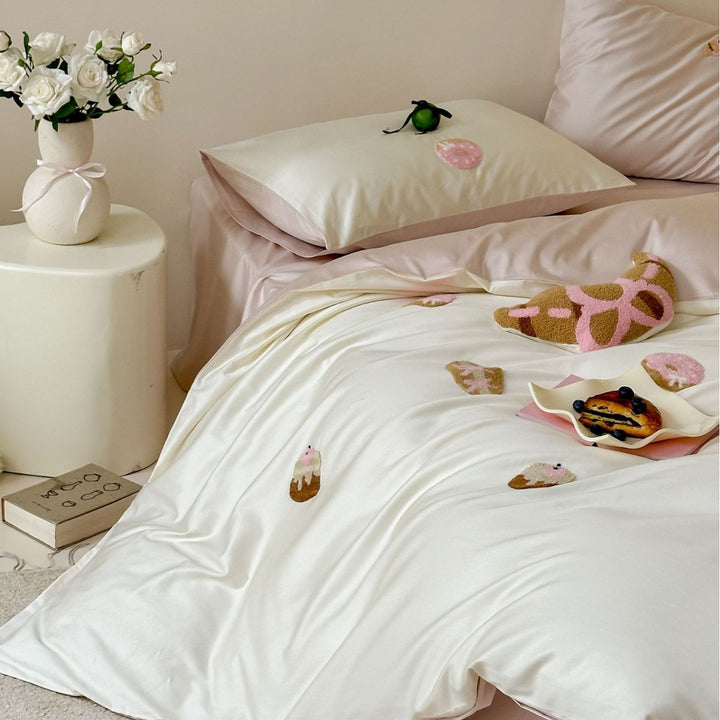 Cotton satin bed linen set with embroidered mini tartlet appliqués