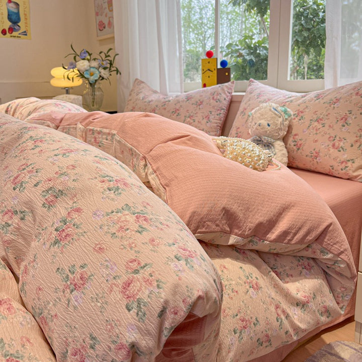 Lightweight Decorative Bedding Set