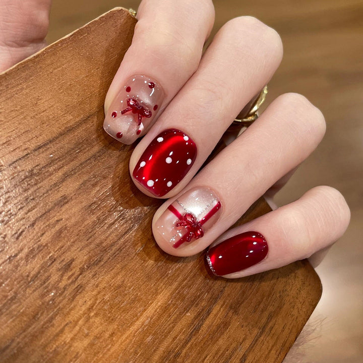 Artificial nails with festive gift design Stornfield