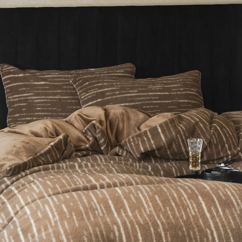 Reversible microfibre fleece bedding set with subtle stripe structure and extra soft cuddle surface