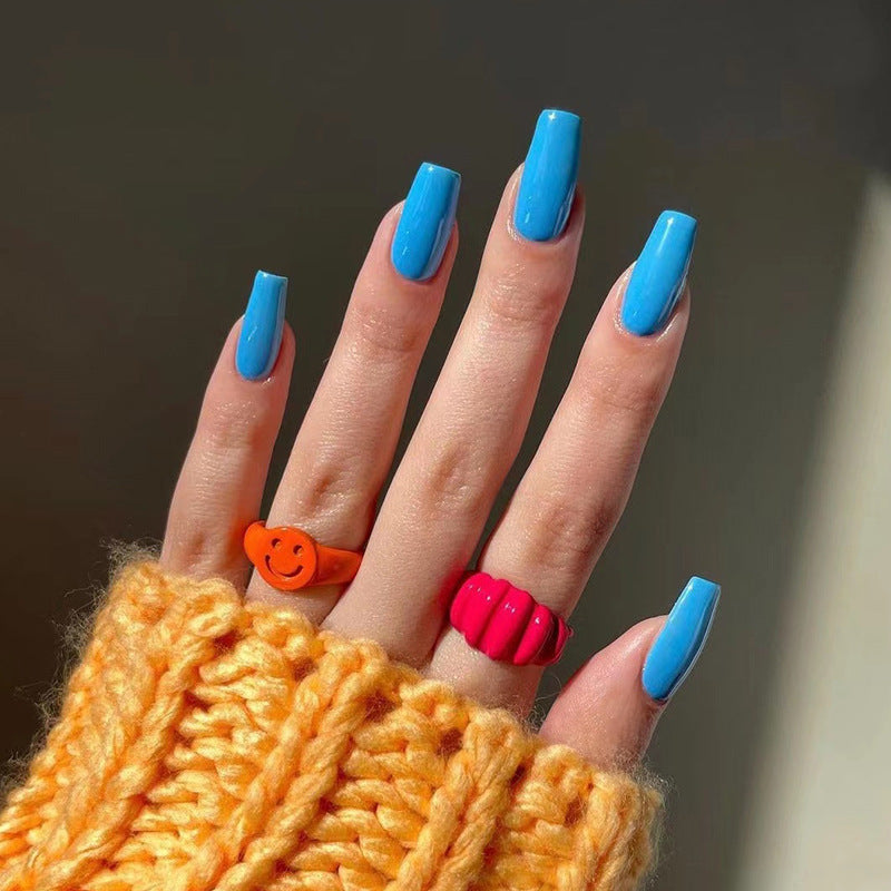 Stylish artificial nails in elegant gloss finish Stornfield