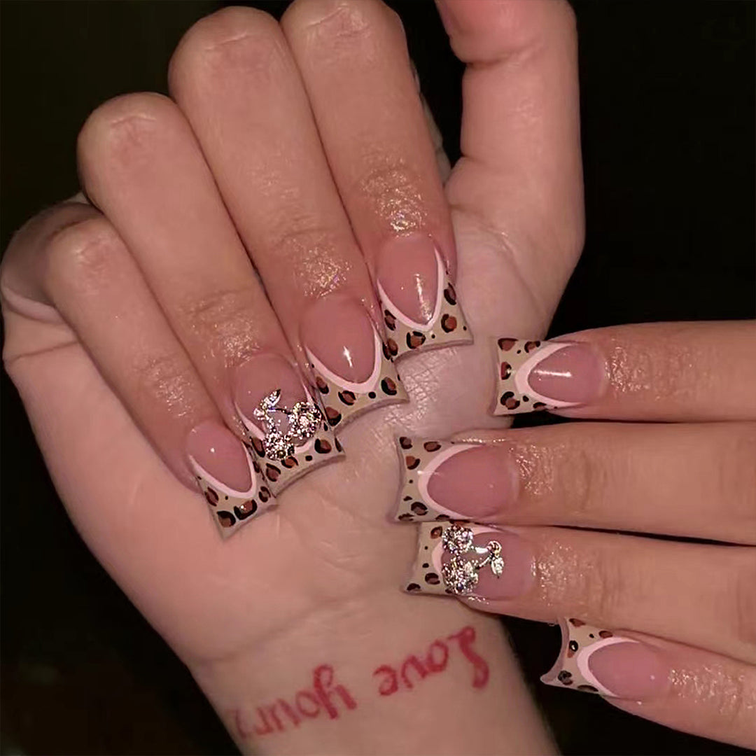 Artificial Nails with Elegant Animal Pattern and Glitter Details Stornfield