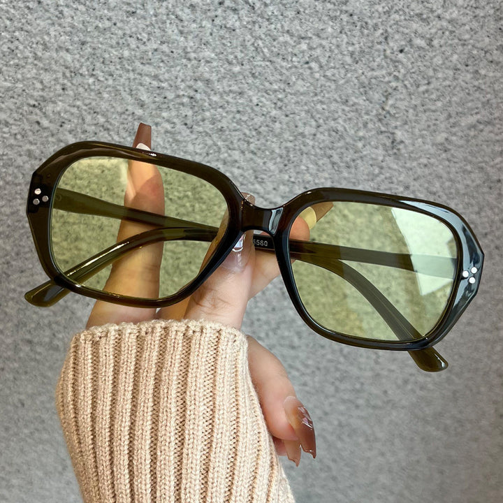 Women's fashionable oversized sunglasses in elegant design Stornfield