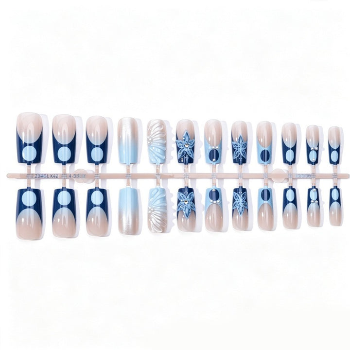 Artificial nail set with floral and elegant decorations Stornfield
