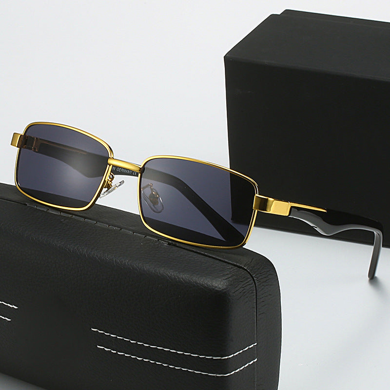 Women's corrective glasses with elegant gold-colored frame and stylish design Stornfield