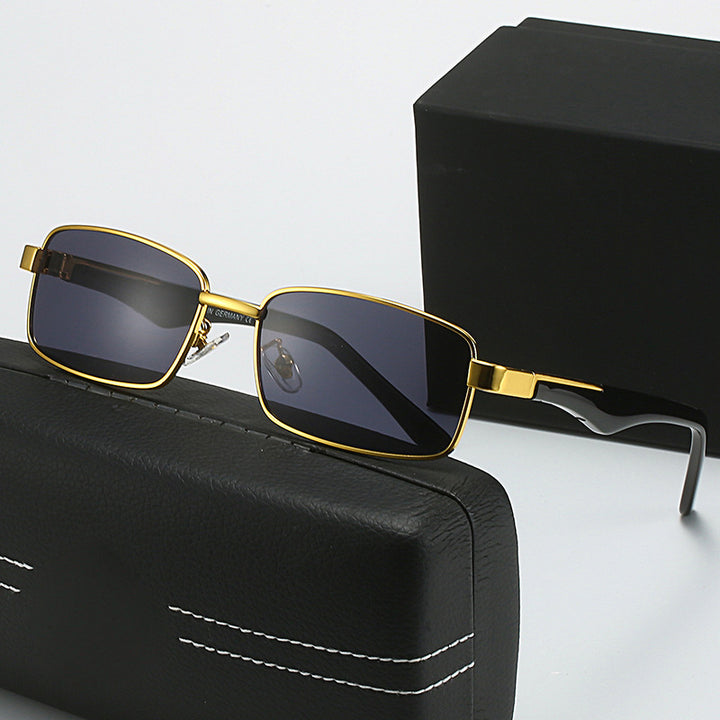 Women's corrective glasses with elegant gold-colored frame and stylish design Stornfield