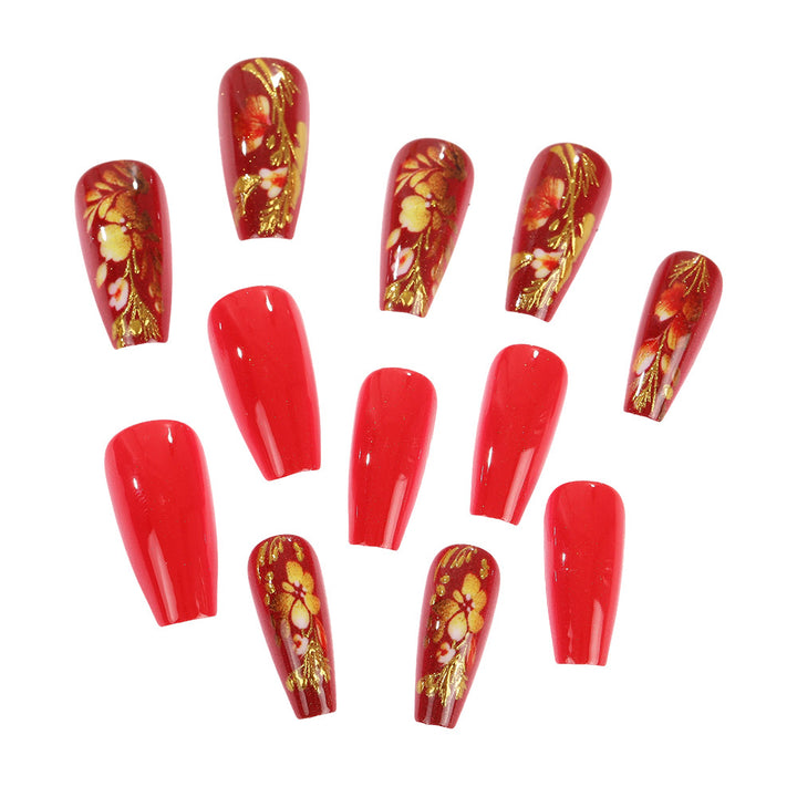 Artful nail tips in an elegant flower pattern Stornfield