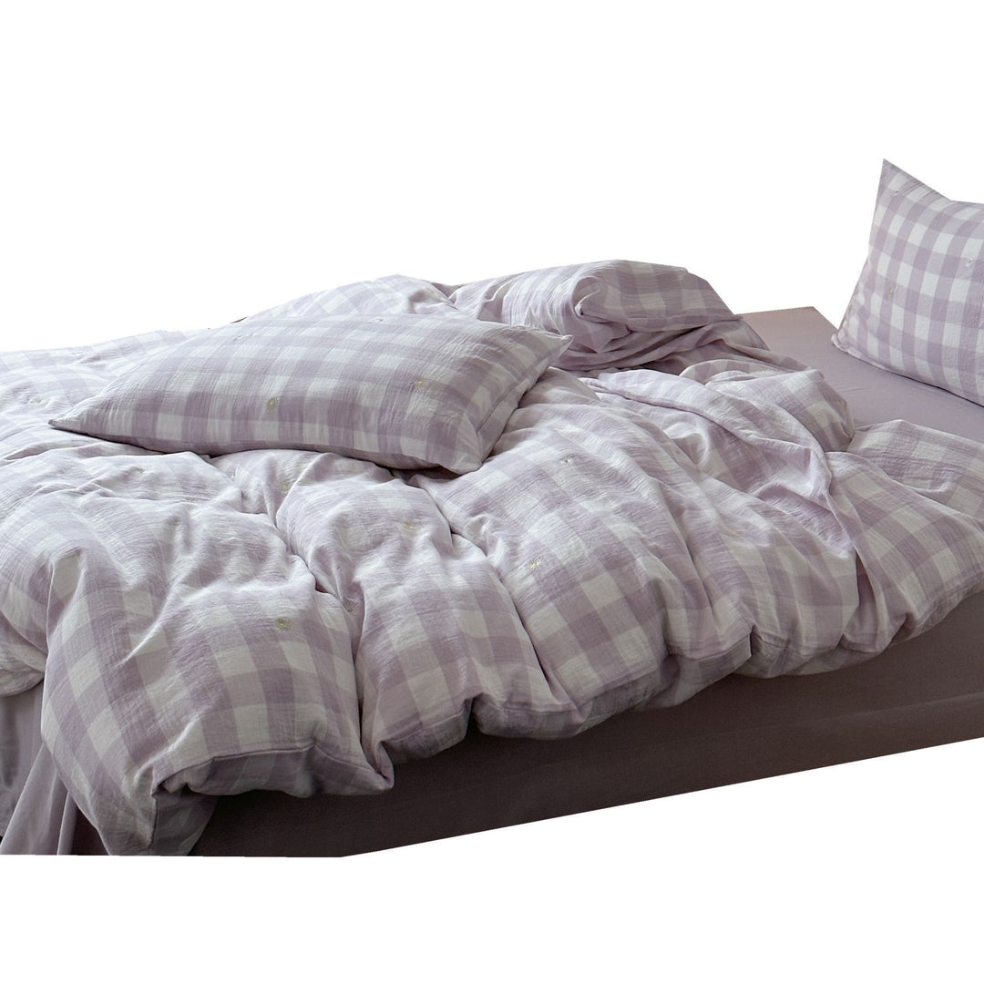 Duvet cover set made of lightweight cotton muslin featuring a checked texture and decorative embroidery design