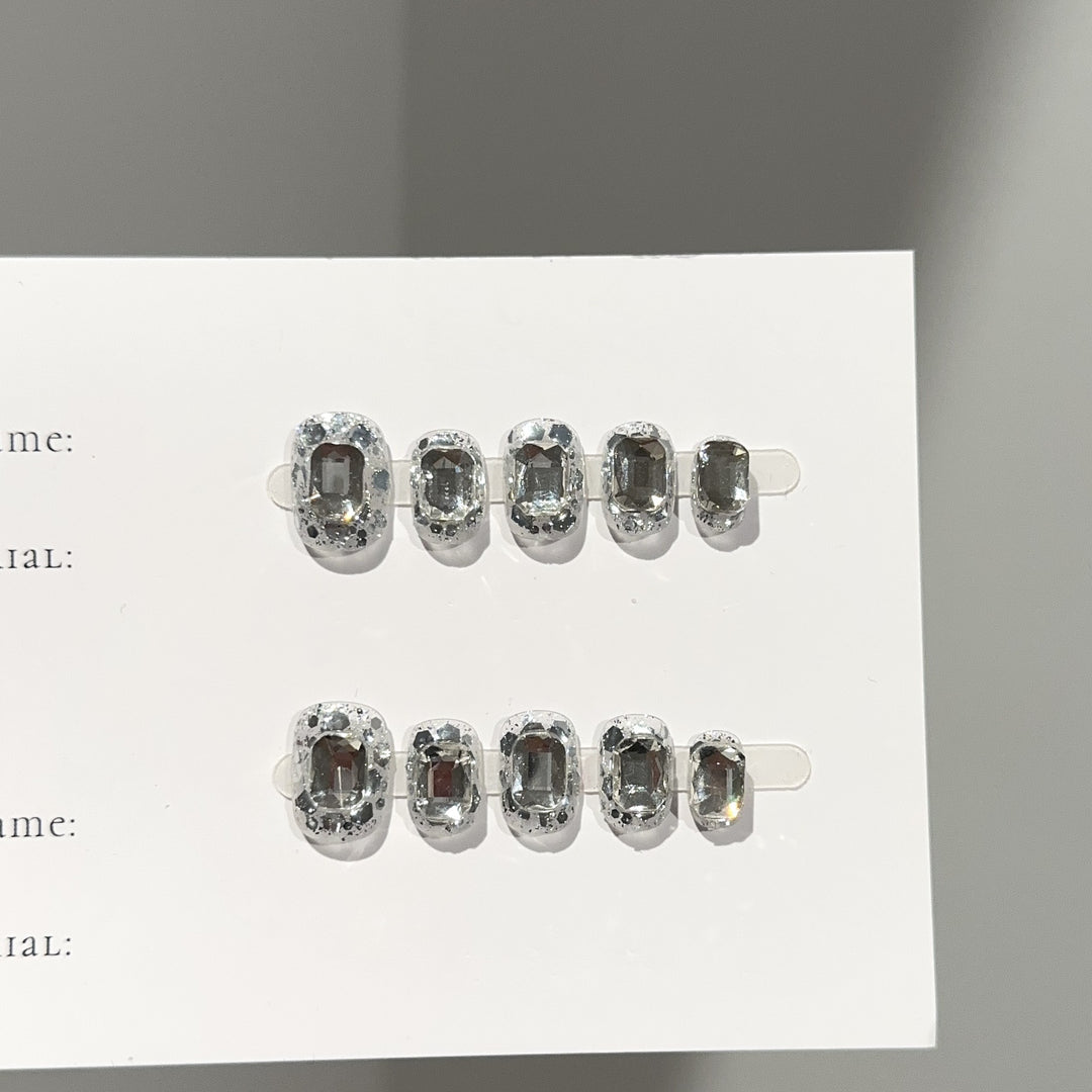 Sparkling Rhinestone 3D Press-On Nail Art