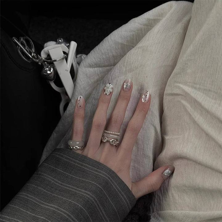 Artificial nails with decorative accents Stornfield