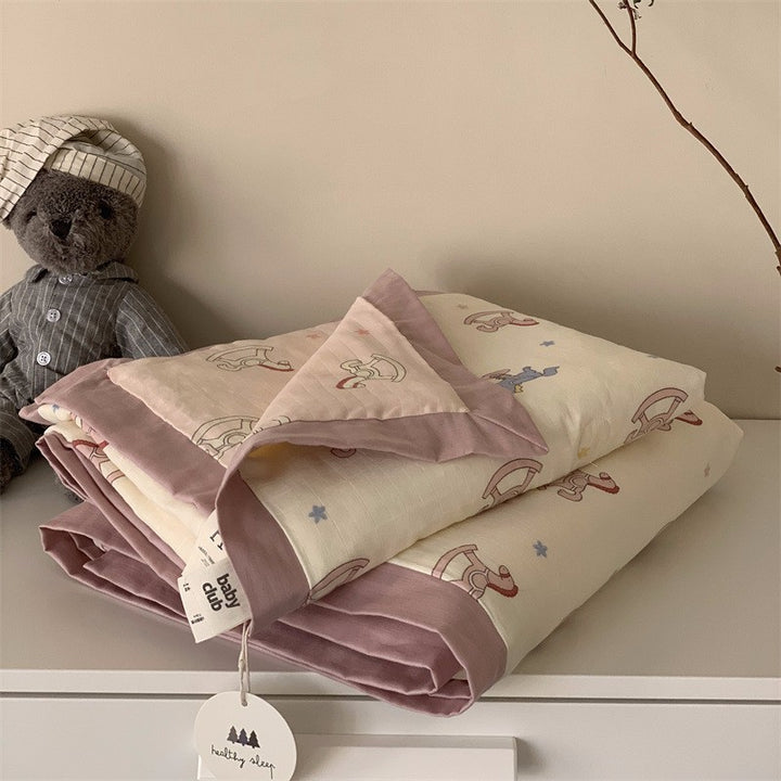 Soft muslin baby blanket with teddy design and double-layered gauze