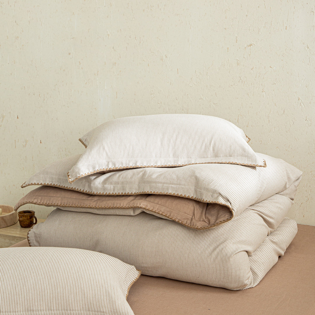 Reversible bedding set made of linen-cotton blend with fine pinstripes