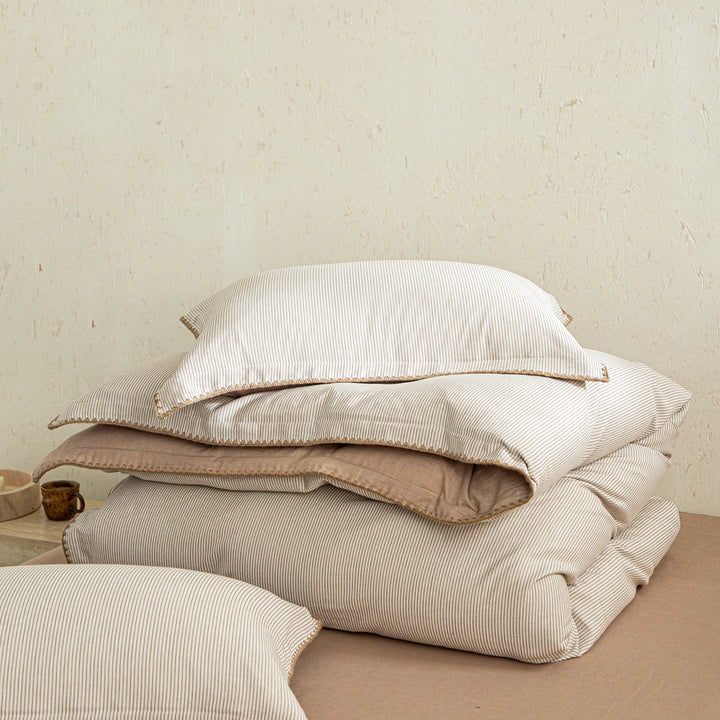Reversible bedding set made of linen-cotton blend with fine pinstripes