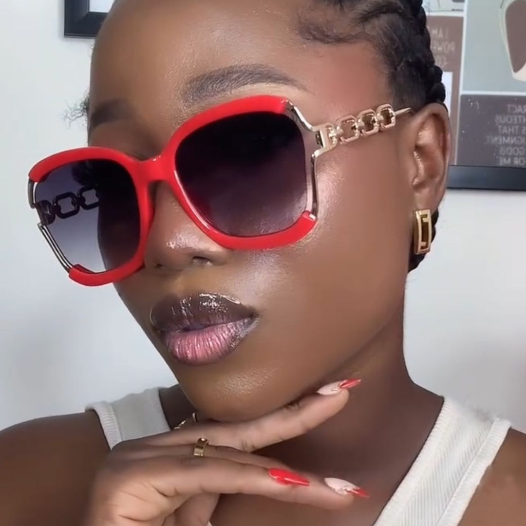 Ladies fashionable sunglasses with golden chain details Stornfield
