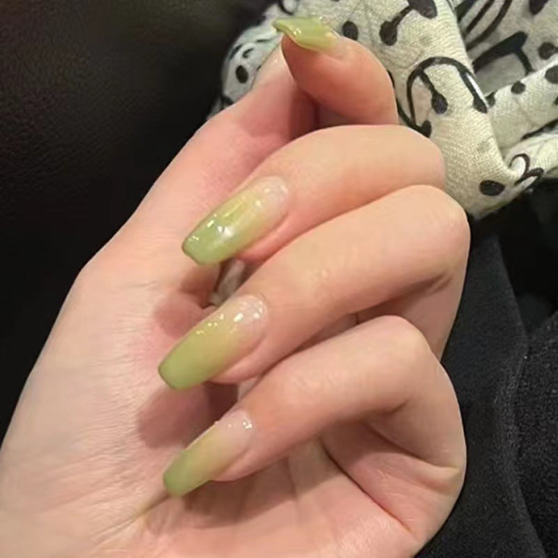 Elegant and high-gloss gel nails Stornfield