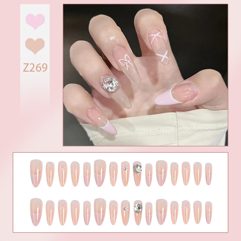 Artificial nail set with elegant design and dreamy 3D applications Stornfield