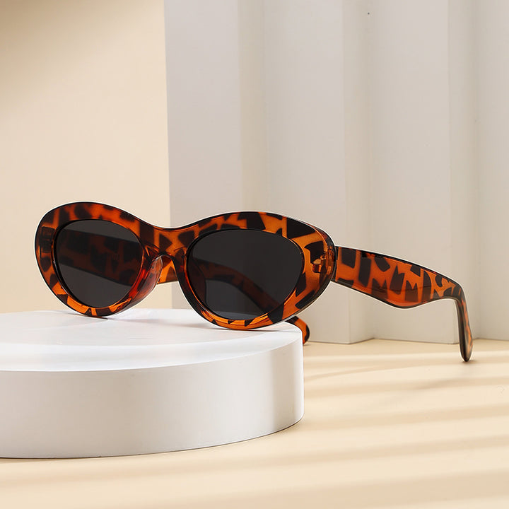 Ladies' fashionable sunglasses in elegant cat-eye style Stornfield