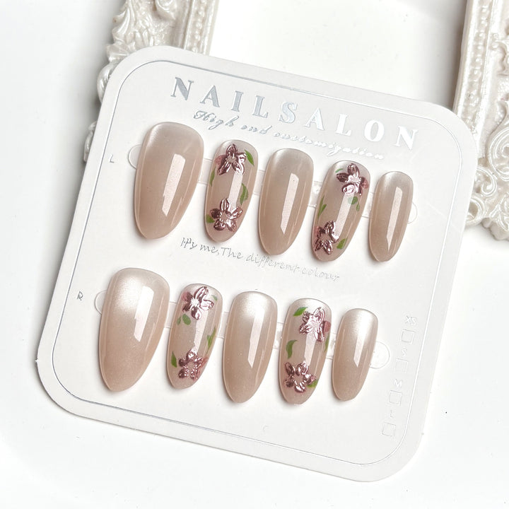 Elegant Floral Accent Press-On Nail Set