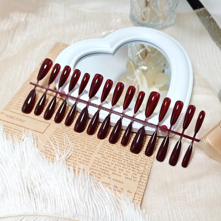 Artificial nails in elegant drop design Stornfield