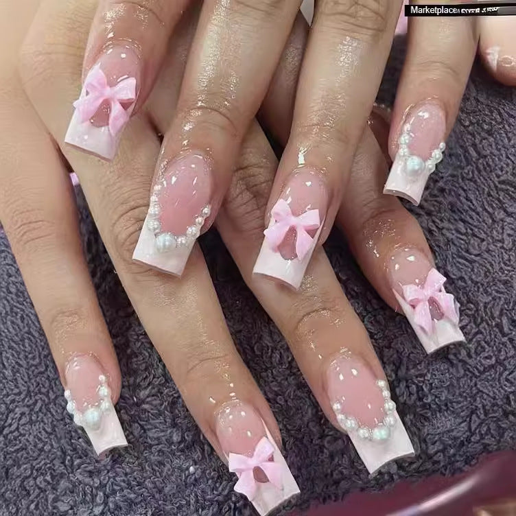 Artificial nails with delicate flower and pearl embellishments Stornfield