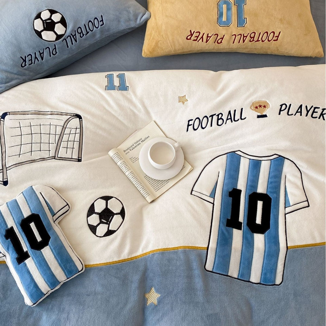 Cozy children's bedding in soccer design made of velvet complete set