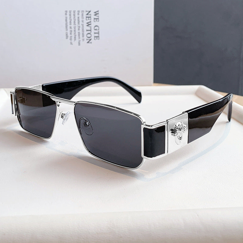 Women's designer sunglasses with luxurious frame and trendy cut Stornfield