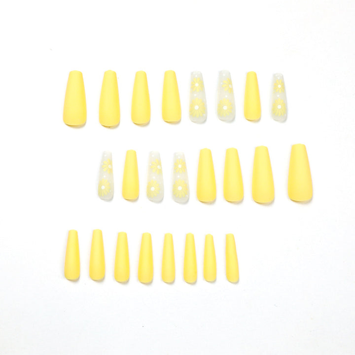 Elegant and artistic artificial nails Stornfield