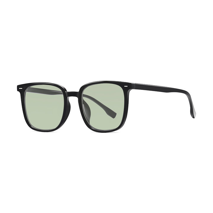 Women's sunglasses in a modern square style with special UV protection lenses Stornfield