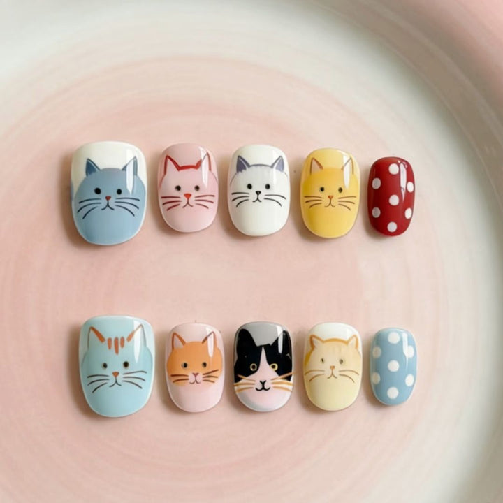 Artistic Cat-Themed Press-On Nail Art Set Stornfield