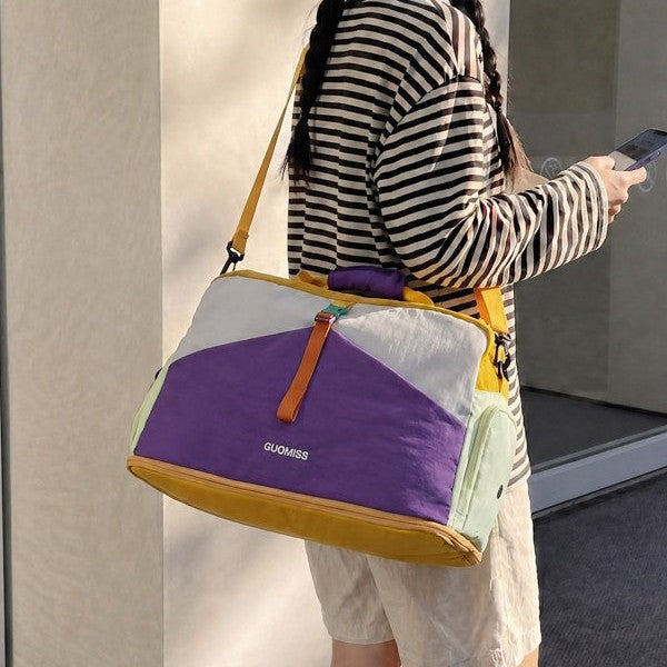 Versatile Multi-Pocket Sports Holdall