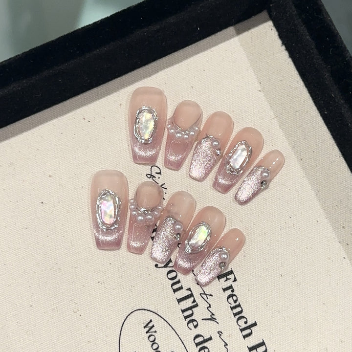 Elegant Pearl and Crystal Embellished Press-On Nail Set