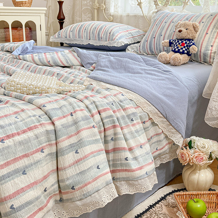Floral Patterned Quilt Set